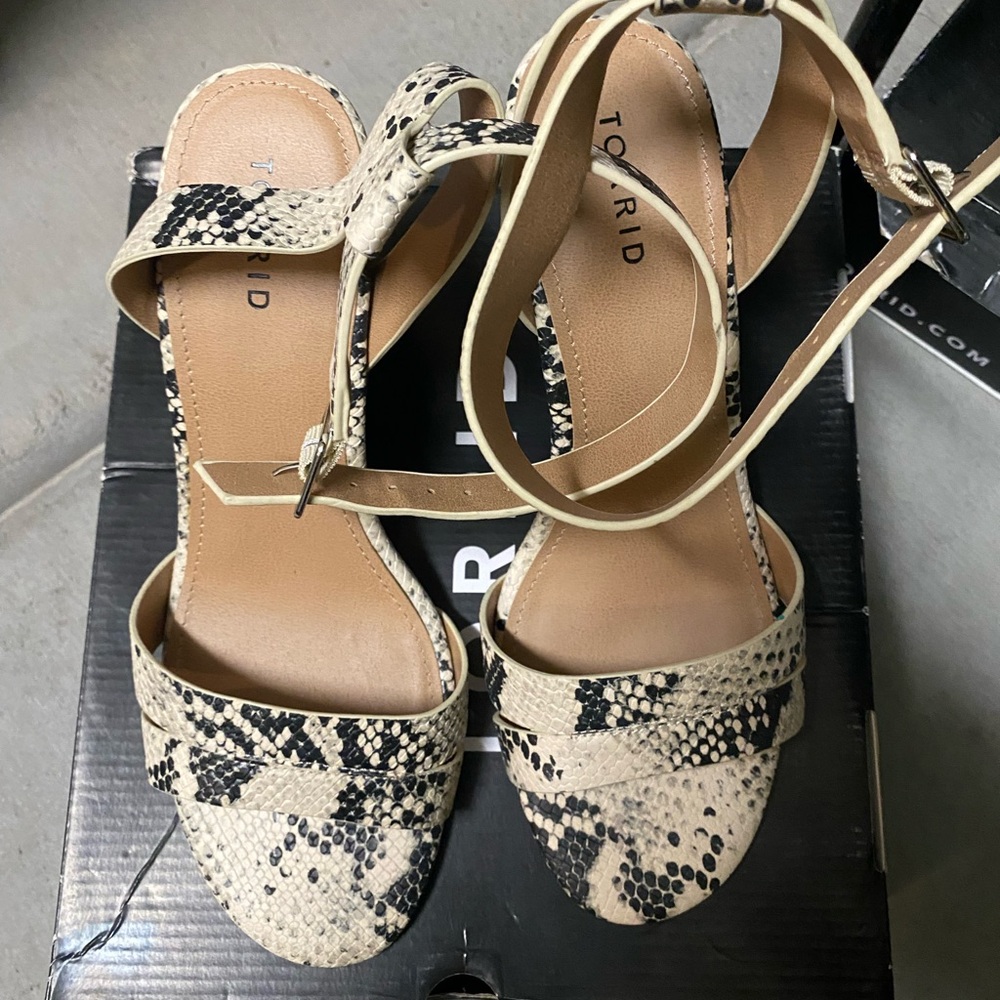 Torrid Snakeskin Pattern Sandals - Black and Cream
